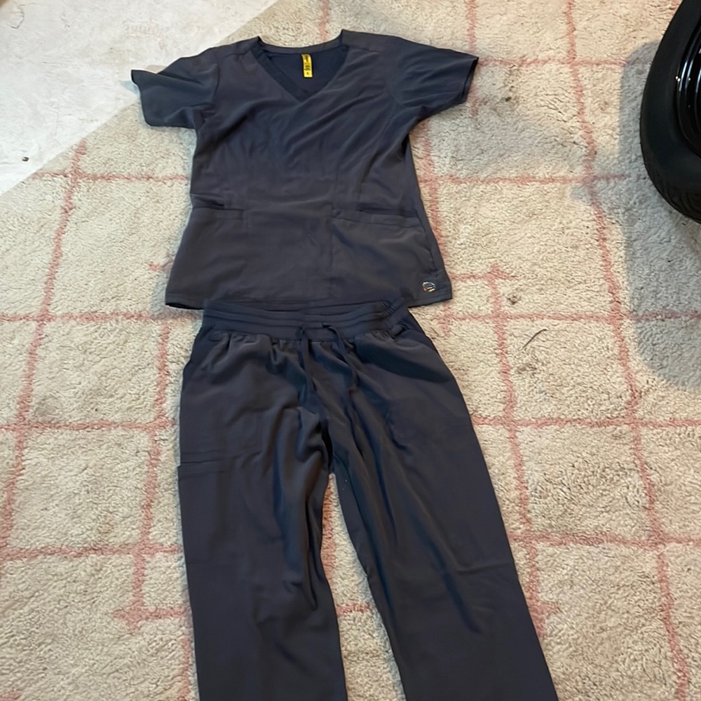 👩‍⚕️SCRUBS